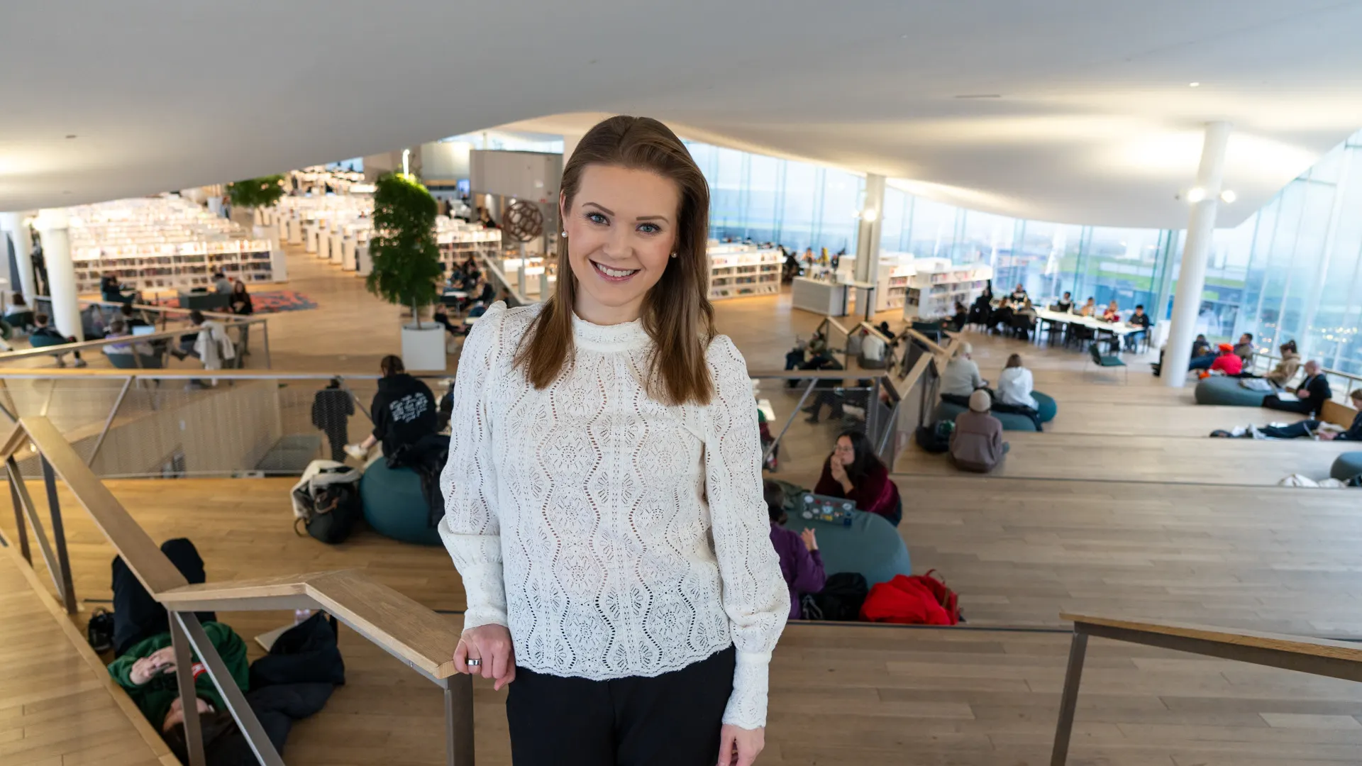 Muotokuva Laura Lindsbergistä, verkostoitumisen asiantuntijasta ja kouluttajasta
